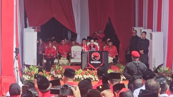 Pimpin Upacara HUT ke-81 RI, Megawati Doakan Korban Gempa NTT