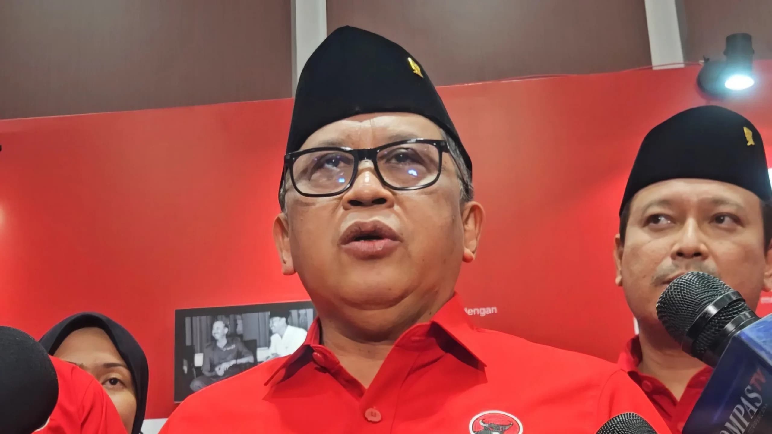 Hasto Ungkap Misi Megawati Pilih Upacara HUT RI di Sekolah Partai