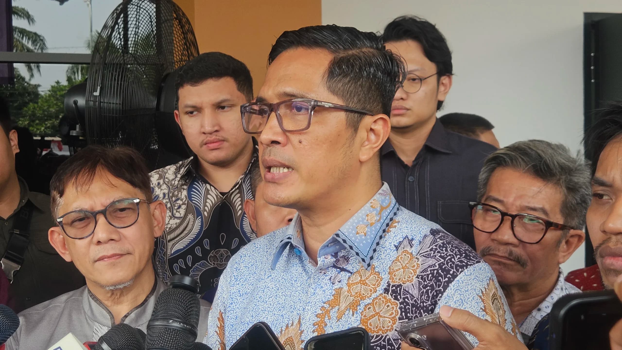 Kuasa Hukum Febrie Adriansyah Bantah Minta Emas dan Uang Dikembalikan