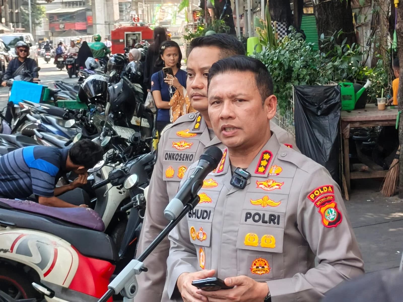 BEM UI Demo di Bundaran HI, Polda Metro Jaya Kerahkan Pasukan