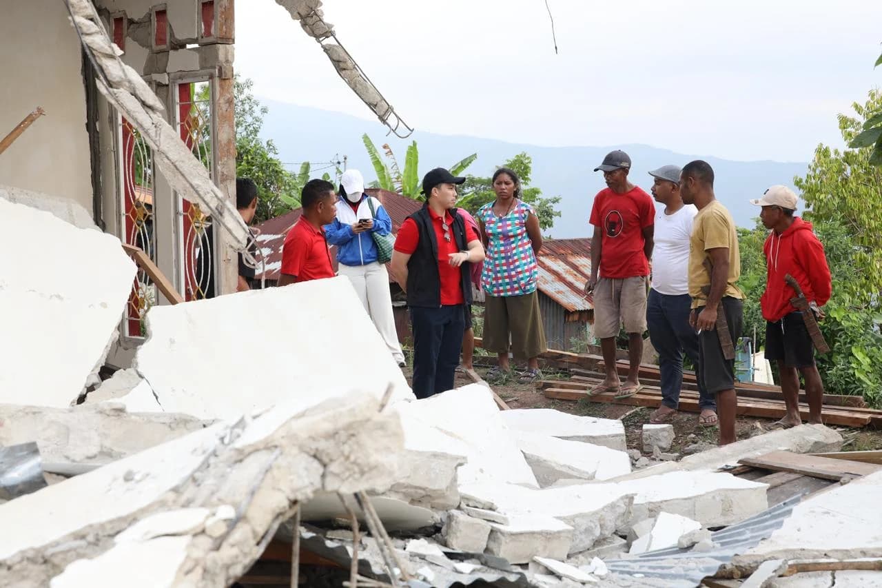 Anggota DPR Ini Tinjau Lokasi Gempa di NTT: Puluhan Rumah Rusak Parah dan Berat