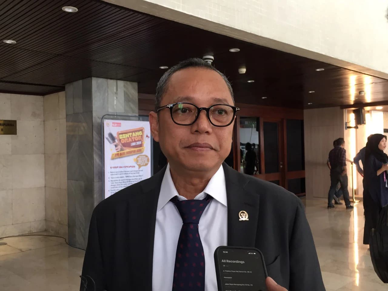 PDIP Heran BEM UI Dilarang Demo di Bundaran HI, tetapi Unjuk Rasa Dukung MBG Boleh Dekat Istana