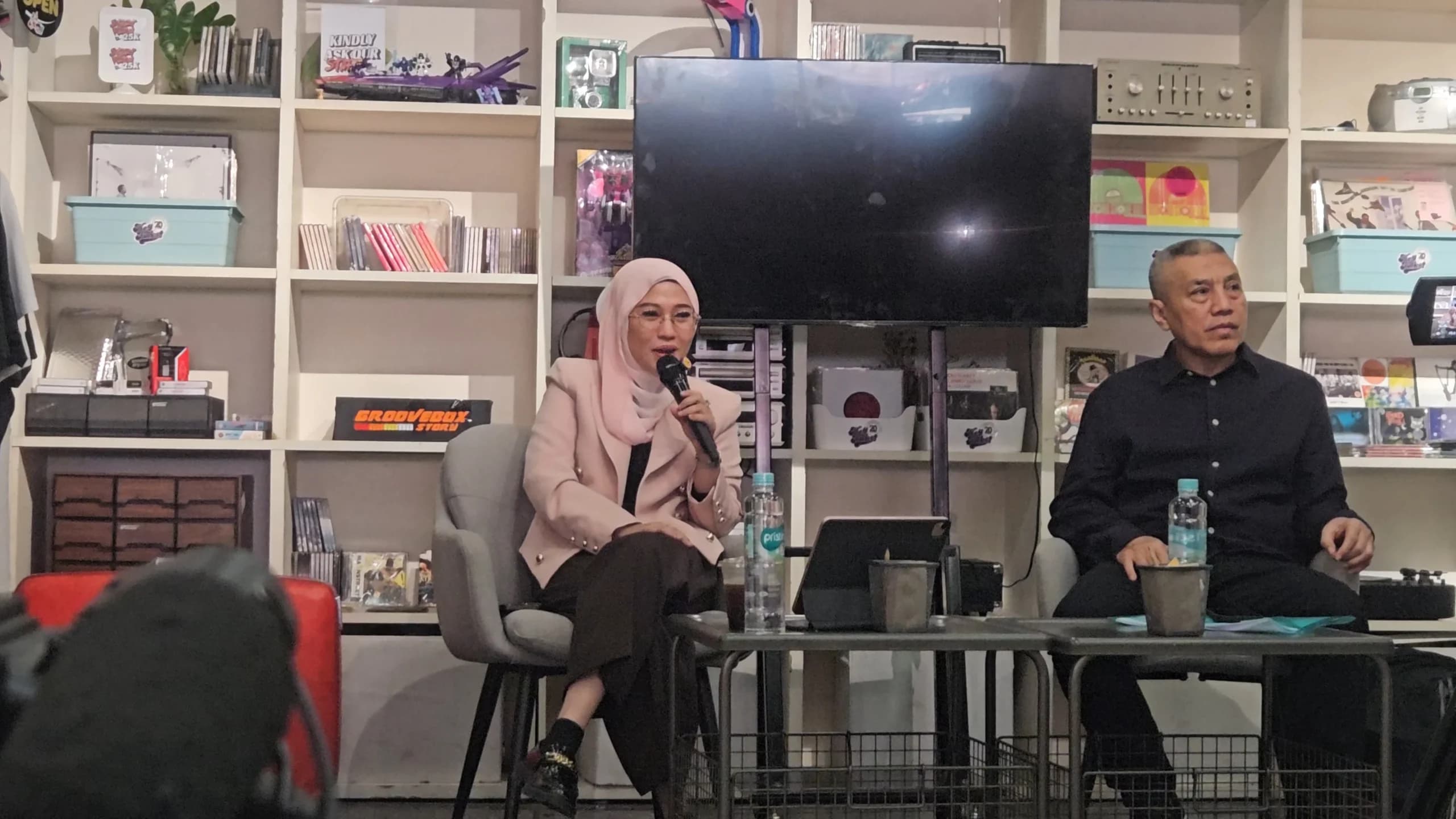 Pengacara mantan Menag Yaqut Cholil Qoumas, Mellisa Anggraini dalam konferensi pers di Jakarta, Senin (10/8/2026). Foto: Probusmedia/ Langgeng Puji.