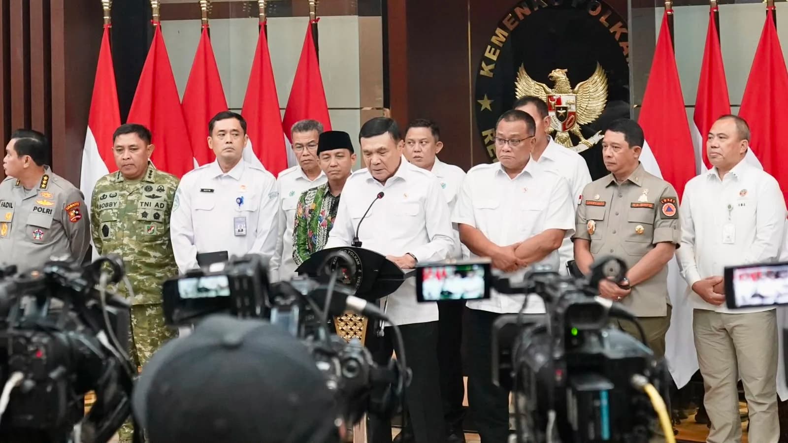 Menko Polkam Djamari Chaniago saat jumpa pers terkait penanganan karhutla di gedung Kemenko Polkam, Jakarta, Senin (10/8/2026). Foto. Dok. BNPB.