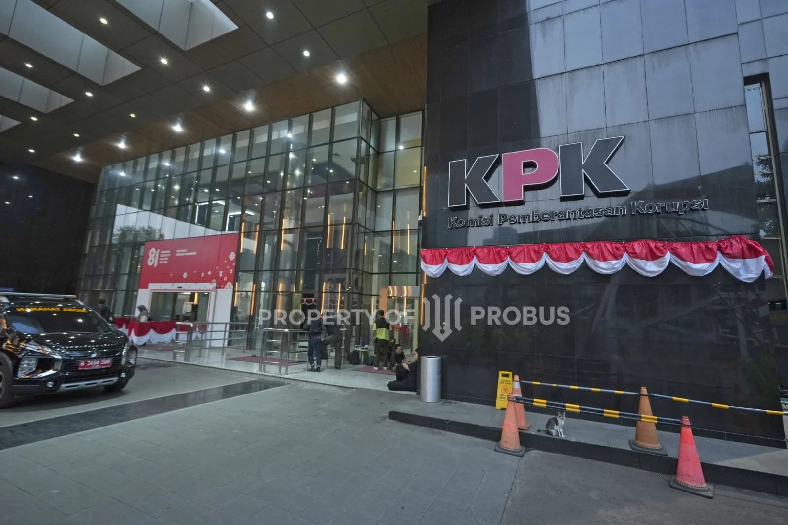 KPK OTT Rektor Unsoed Akhmad Sodiq.