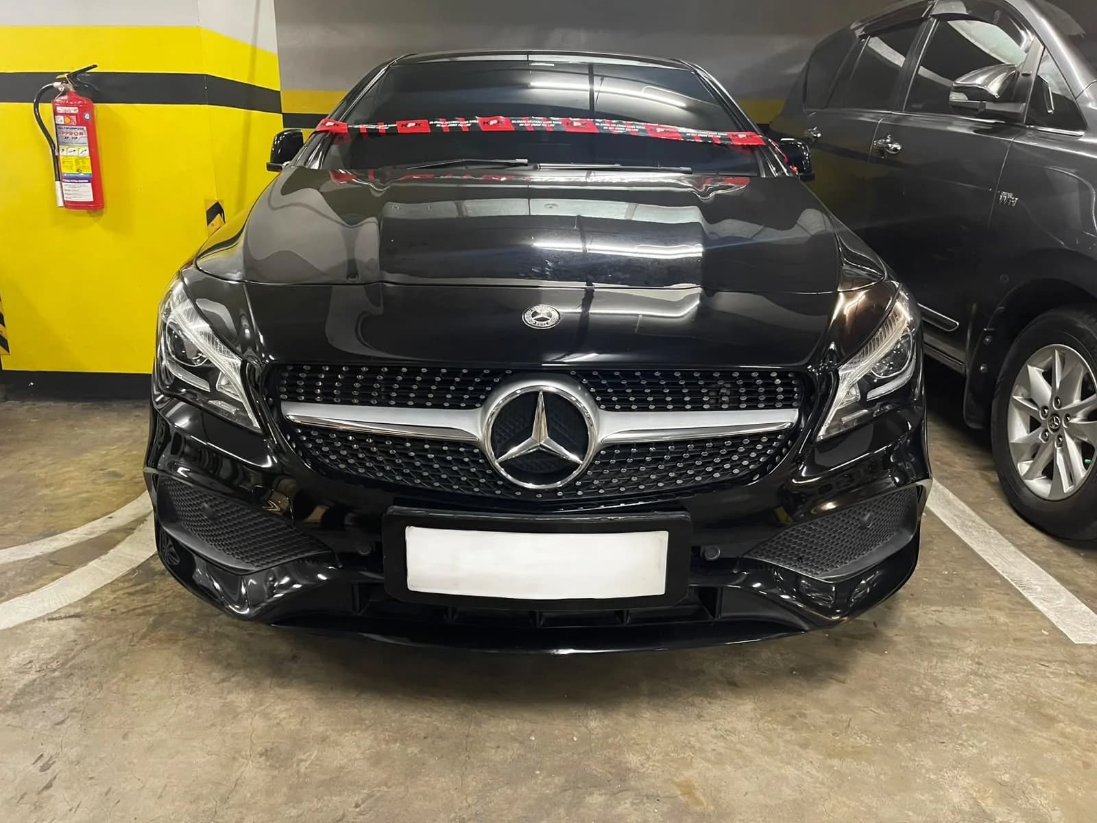 Mobil Mercedes-Benz (Mercy) milik anggota DPRD Kota Bengkulu Vinna Ledy yang disita KPK. Foto: Dok. KPK.