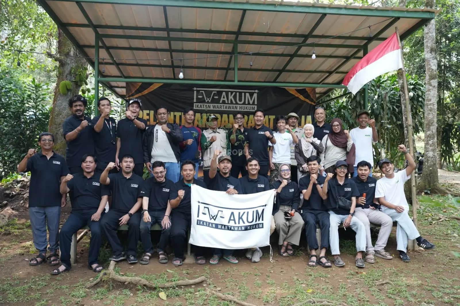 Iwakum Kukuhkan Pengurus di Sukabumi, Tutup Kegiatan dengan Aksi Sosial