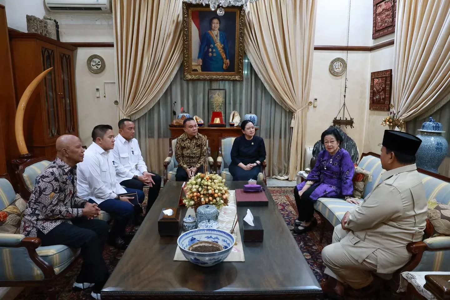 Sampaikan Belasungkawa atas Wafatnya Guruh, Prabowo Takziah ke Rumah Megawati