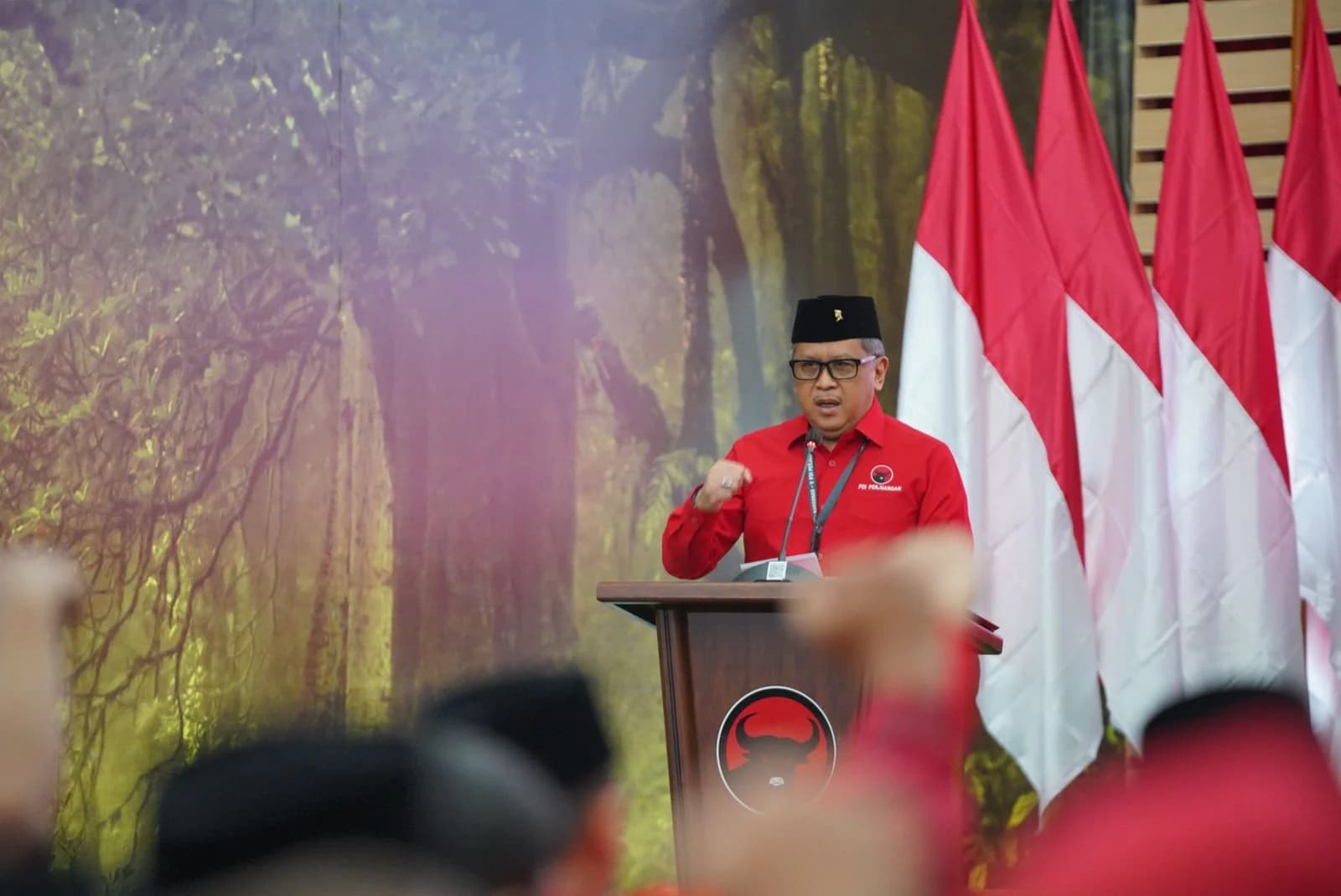 Guruh Soekarnoputra Meninggal Dunia, PDIP Kibarkan Bendera Setengah Tiang 7 Hari