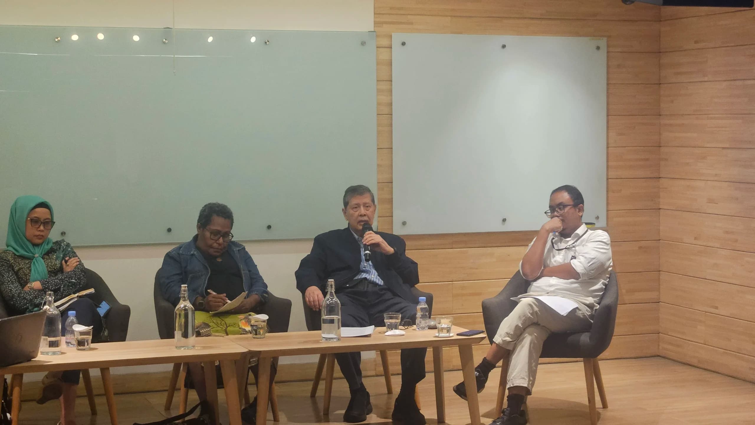 Eks Jaksa Agung Kritik Prabowo: Pendekatan Militer Berisiko Picu Kekerasan
