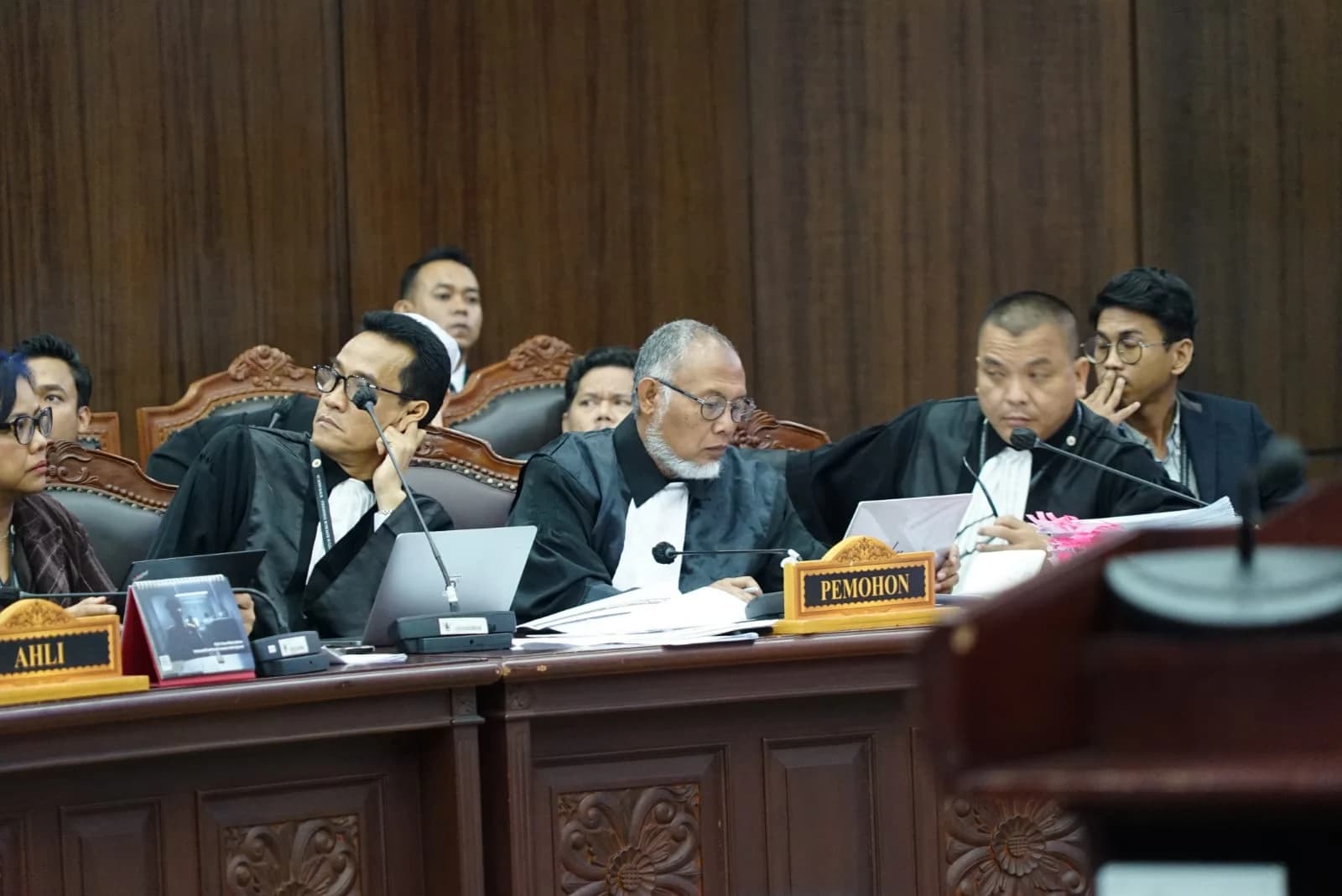 MK Putuskan Gugatan Syarat Pendidikan Gibran Malam Ini, Denny Indrayana: Kami Menunggu