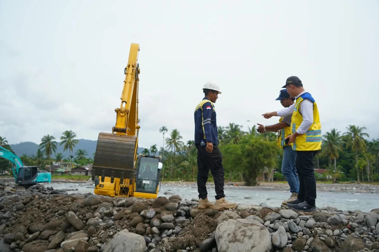 Cegah Banjir Susulan di Padang, Tanggul Darurat 200 Meter Rampung Dibangun
