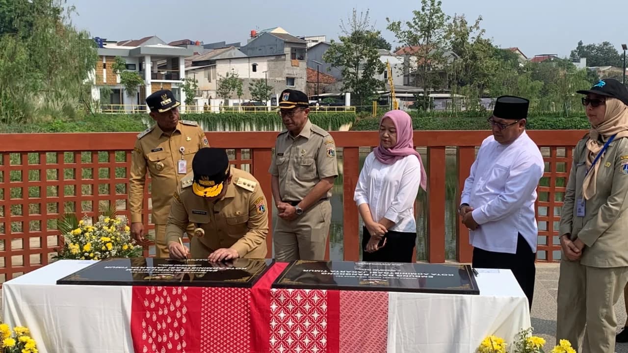 Resmikan Embung Batu Bengkong dan Bambu Hitam, Pramono Minta Fasilitas Dirawat