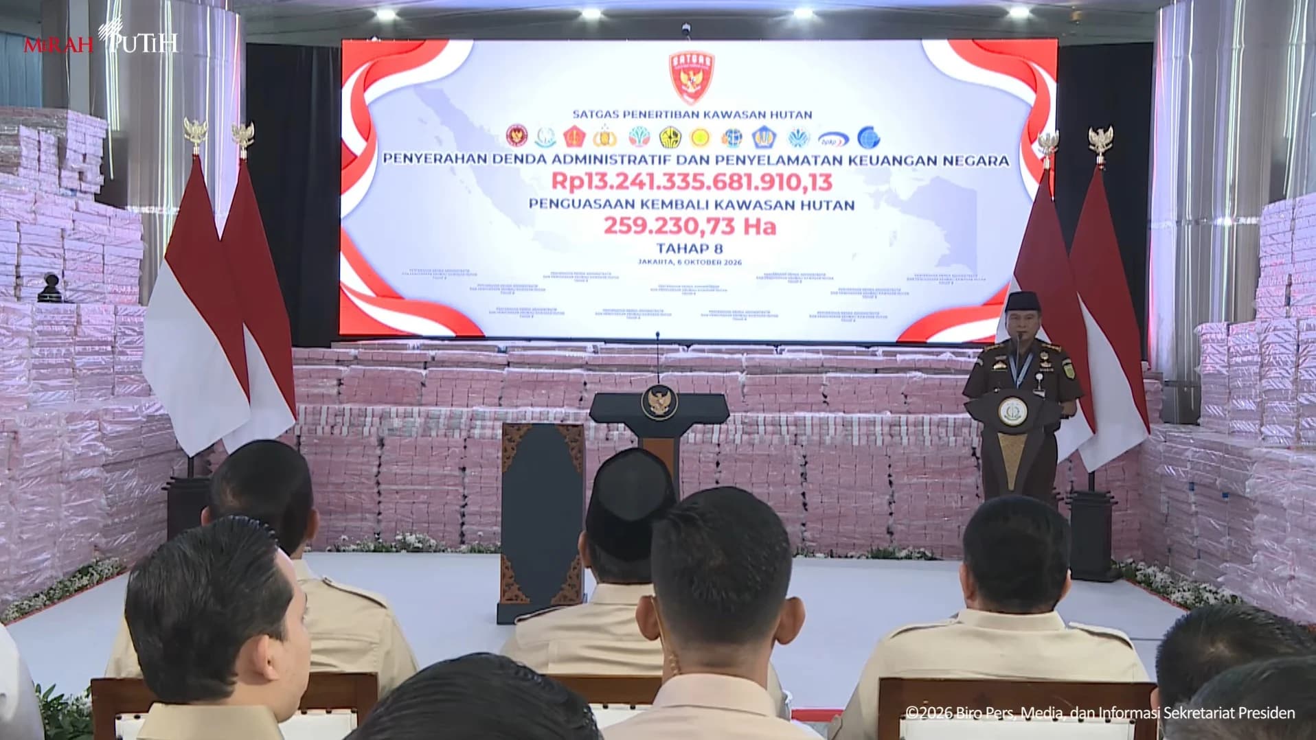 Kejagung Pajang Gunungan Uang Rp13,2 Triliun di Depan Prabowo, Ini Asal Dananya