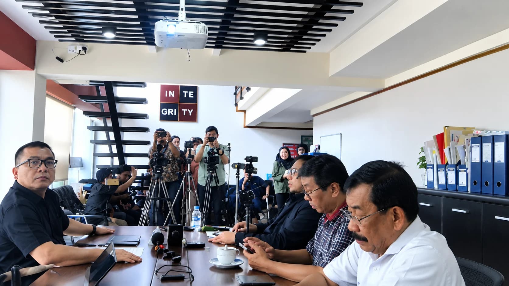 Feri Amsari Tantang DPR dan Parpol Segera Bertindak soal Ijazah Gibran