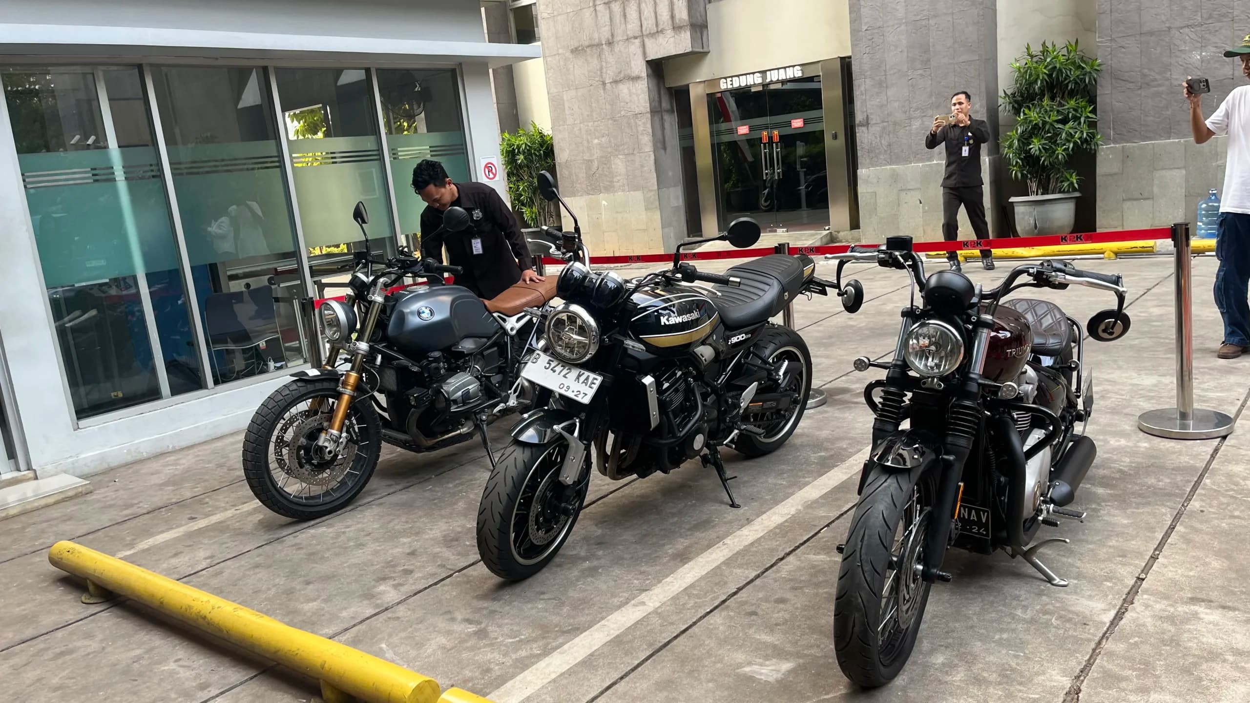 KPK Sita 3 Motor Gede dan Uang Rp2,8 Miliar di Kasus Suap Bea Cukai