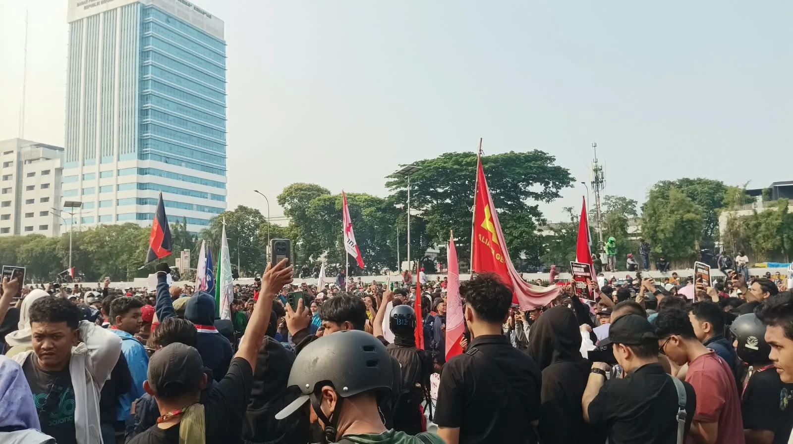 TNI Turut Amankan Demo 27 Agustus, Koalisi Sipil: Demonstran Bukan Musuh Negara