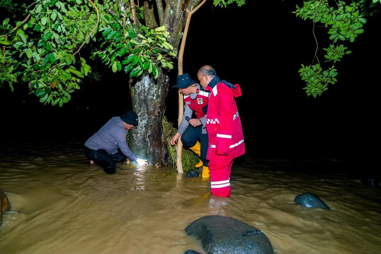 Banjir Kepung Padang, Polri Fokus Evakuasi Warga dan Antisipasi Banjir Susulan