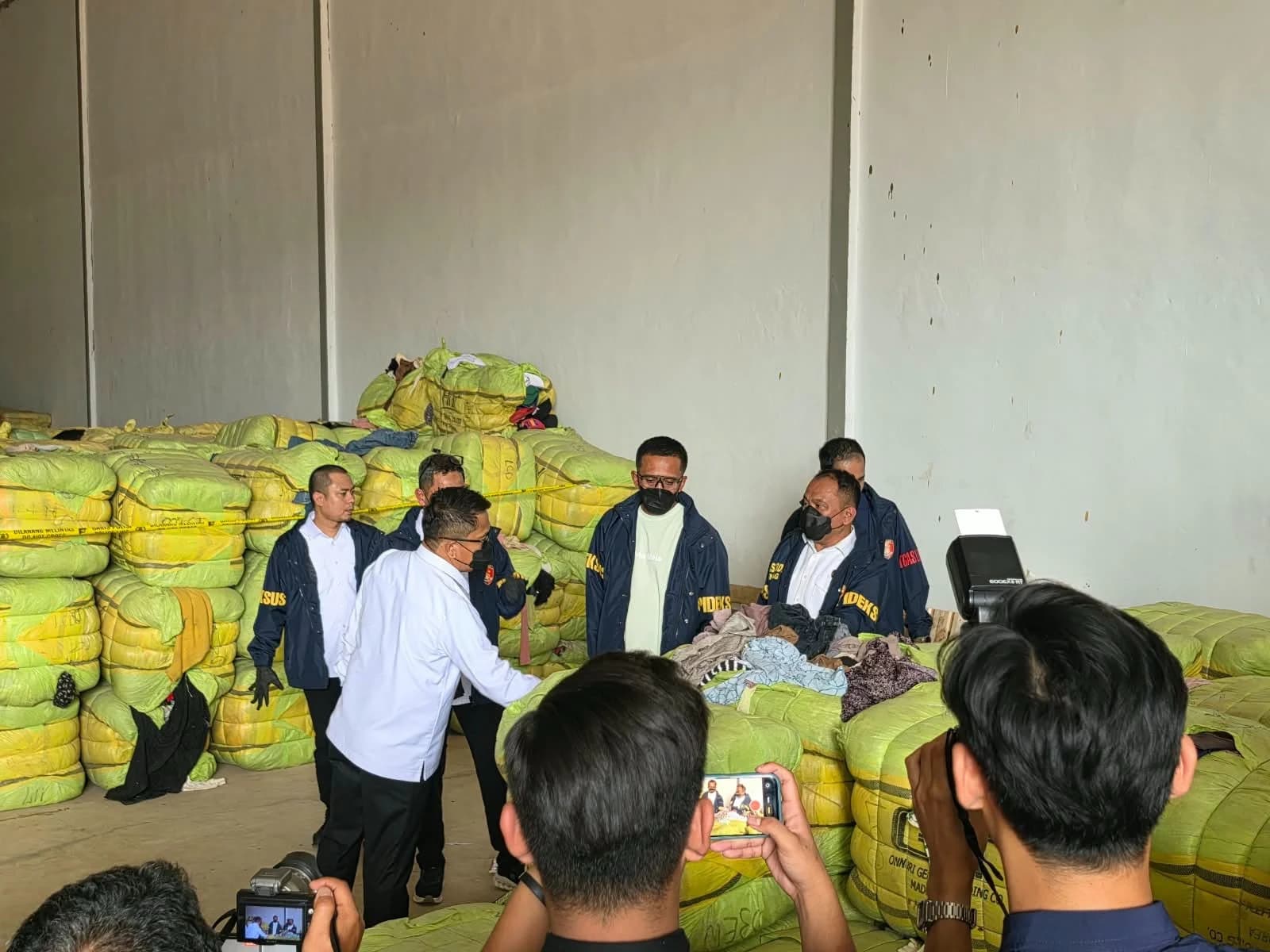 Bareskrim Bongkar Gudang Pakaian Bekas Ilegal di Subang, Nilainya Tembus Rp15 Miliar