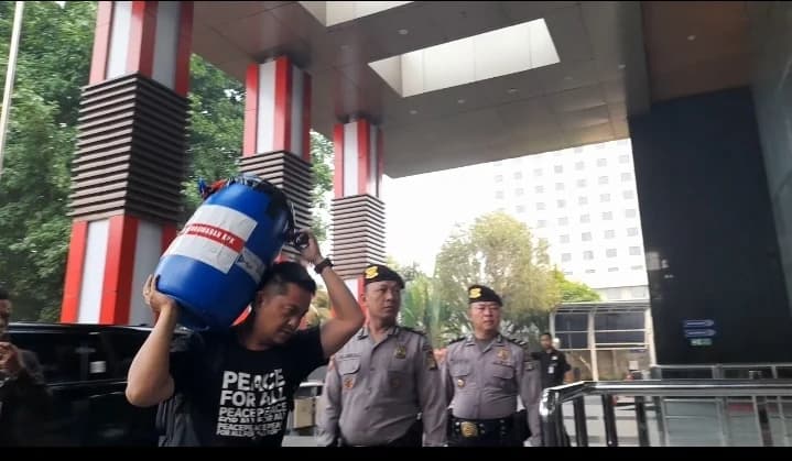 Bupati Klaten Simpan Uang Hasil Korupsi Dalam Ember Biru, KPK: Jumlahnya Sekitar Rp1,9 M