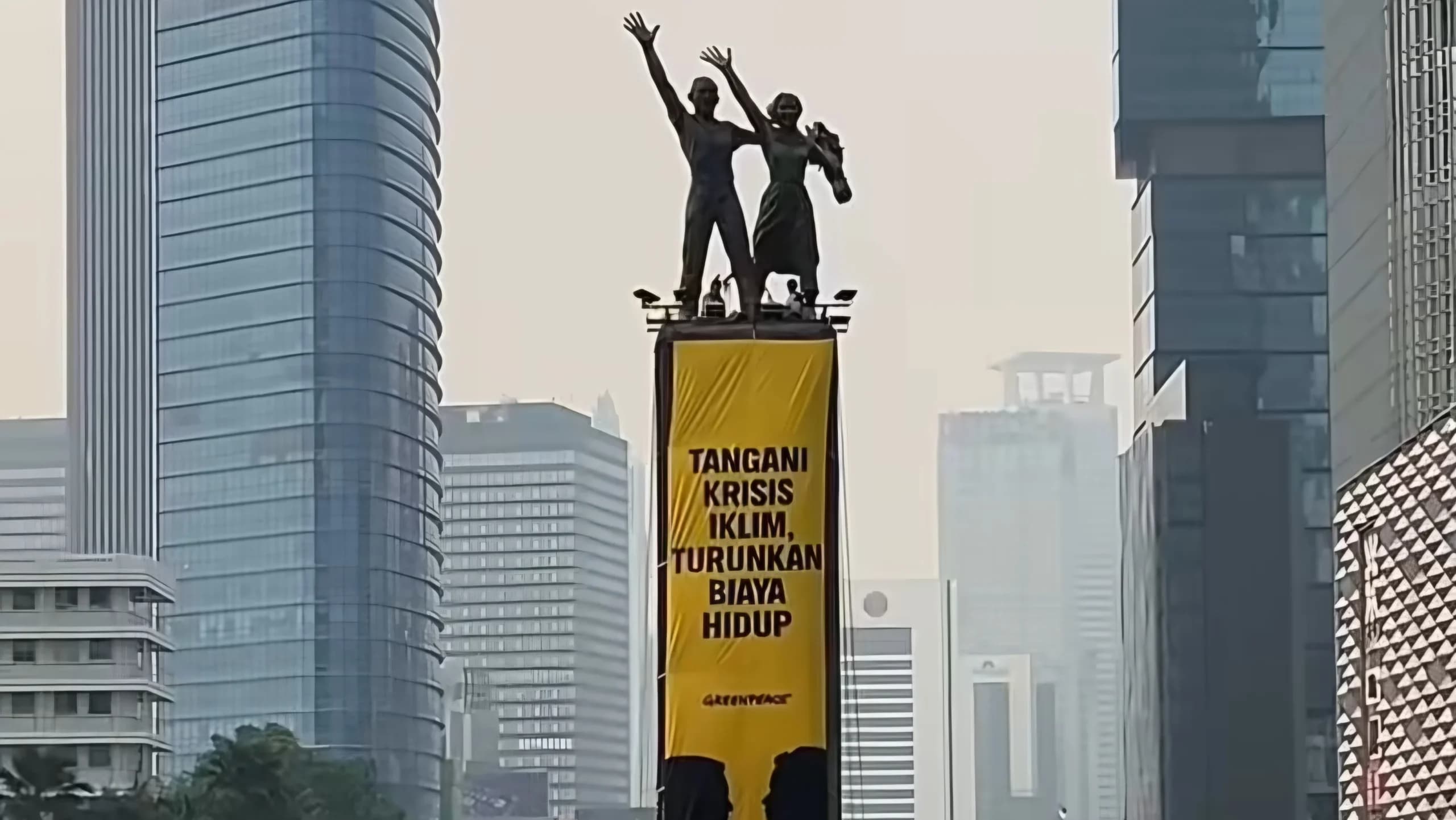 Greenpeace Klaim Aksi Panjat Patung Selamat Datang Tak Merusak, Begini Alasannya