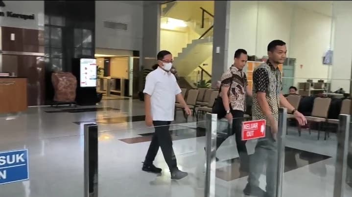 KPK Cecar Sestama soal Status Adik Letjen Suharyanto di BNPB