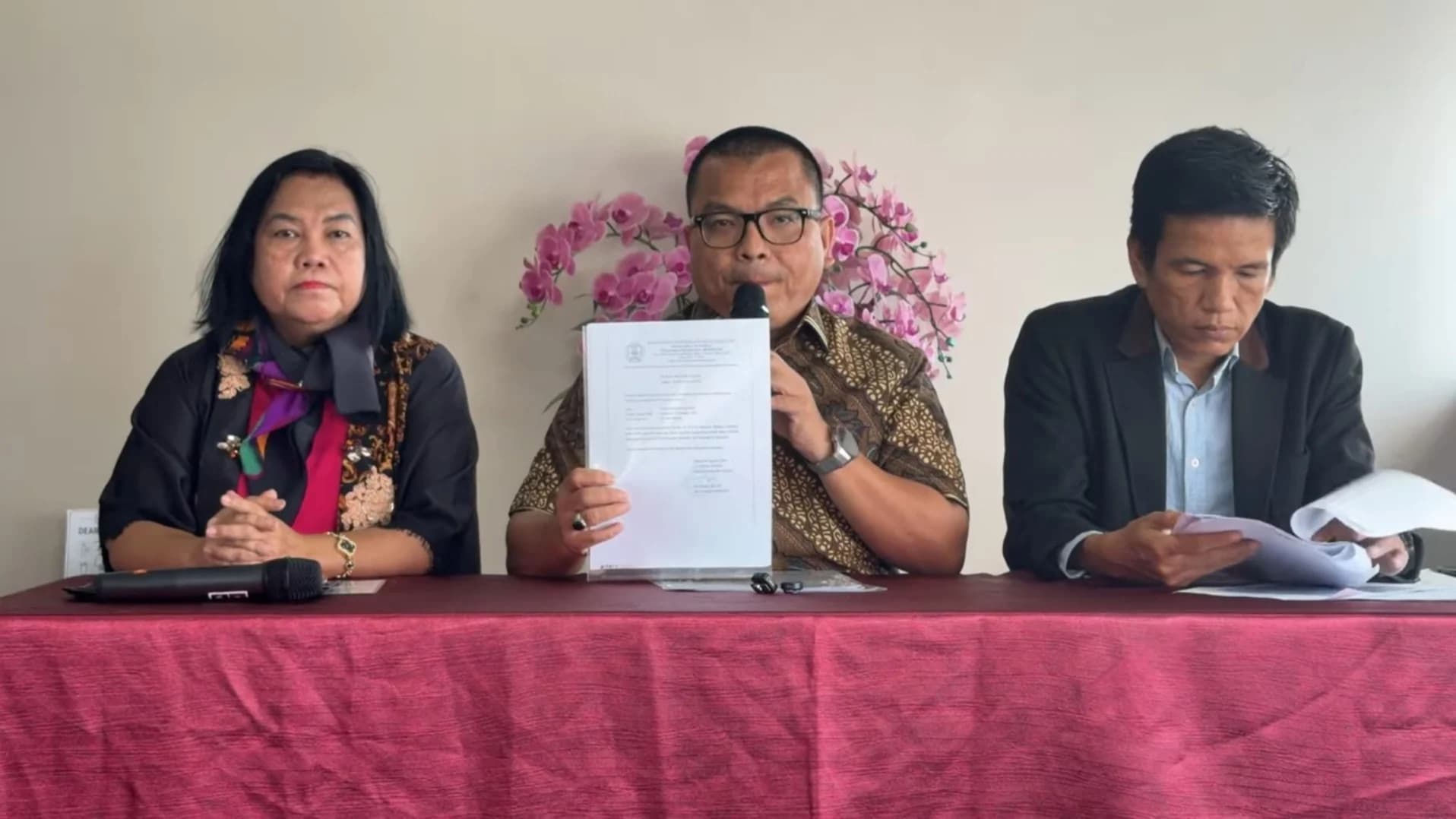 Bukan soal Intervensi, Denny Indrayana Ungkap 3 Alasan Mercy Sihombing Cabut Gugatan Ijazah Gibran